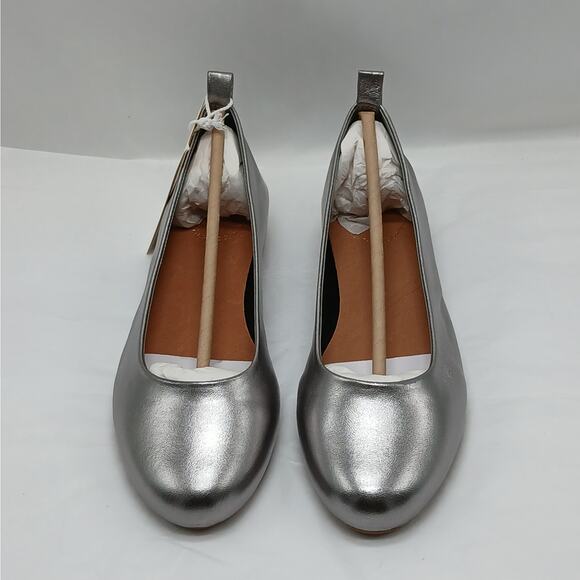 Andre Assous Nieve Womens Shoes Size 8M Silver Slip On Ballet Flats Quiet Luxury - Picture 2 of 10